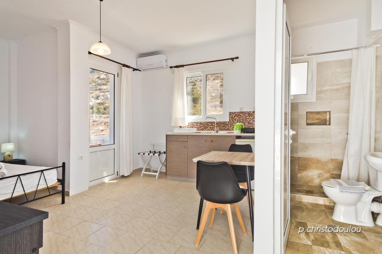 Albatros Studios & Apartments Lefkos  Екстериор снимка
