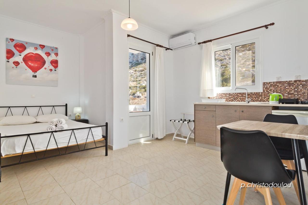 Albatros Studios & Apartments Lefkos  Екстериор снимка