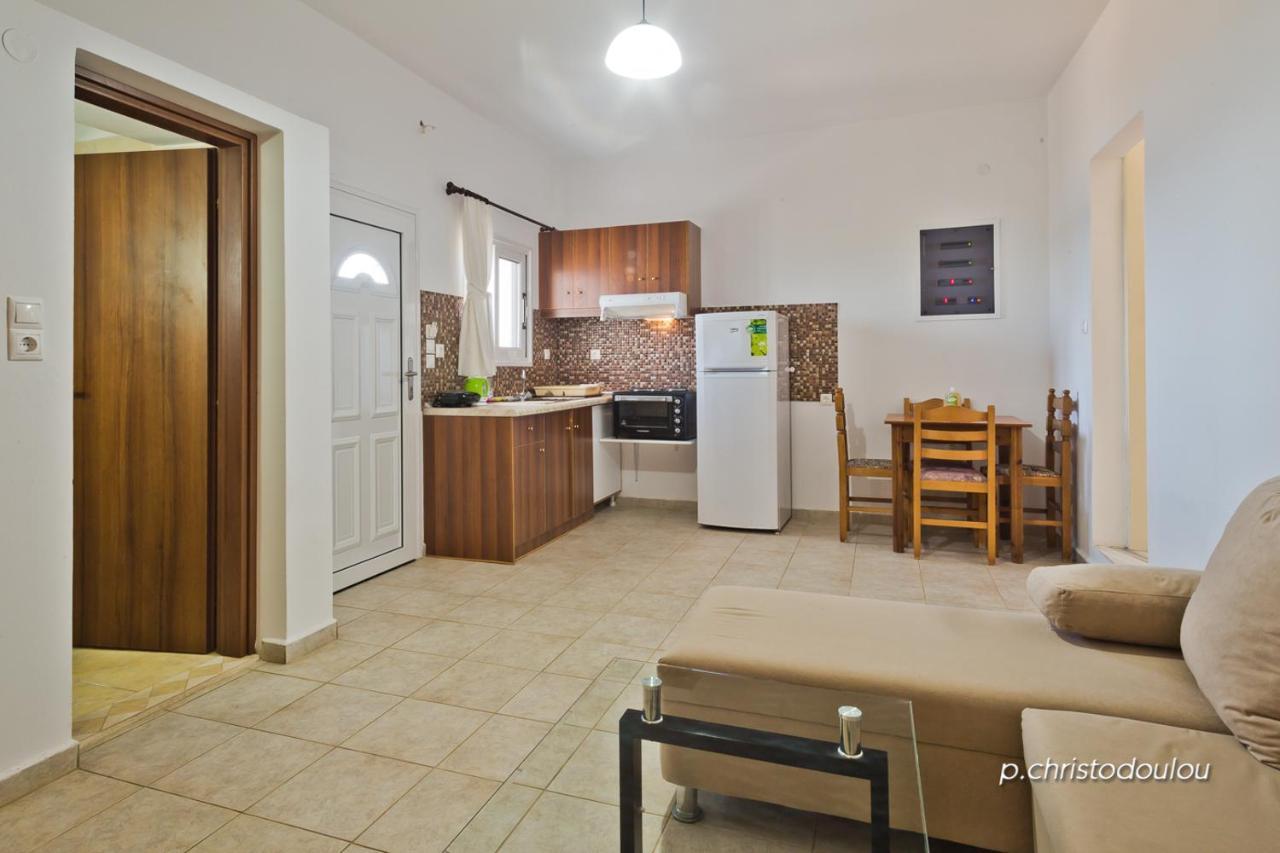 Albatros Studios & Apartments Lefkos  Екстериор снимка